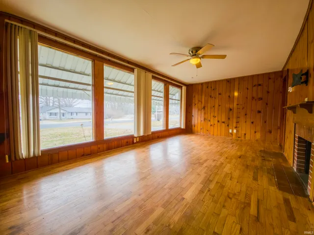 $89,900 | 2027 College Drive, Mount Carmel, IL 62863