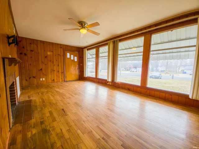 $89,900 | 2027 College Drive, Mount Carmel, IL 62863