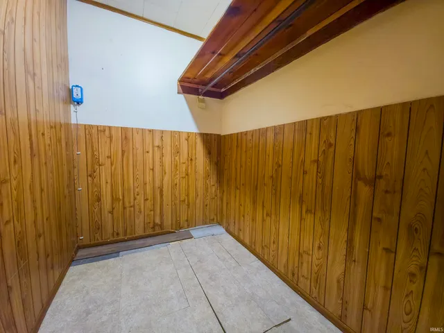 $89,900 | 2027 College Drive, Mount Carmel, IL 62863