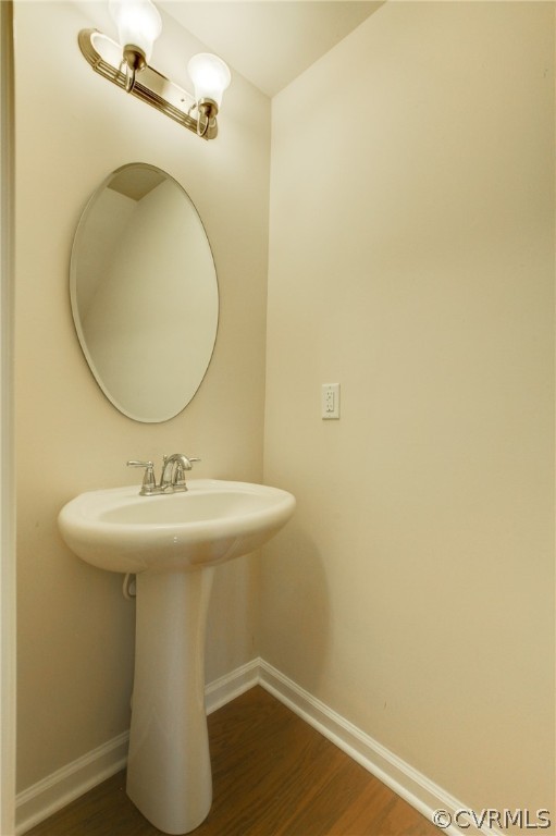 3602 Avocado Drive Midlothian, VA 23112 - Photo 24 of 39 a bathroom with a sink a mirror and a toilet