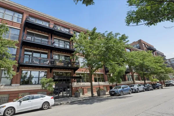 $3,300 | 1040 West Adams Street, Unit 402, Chicago, IL 60607
