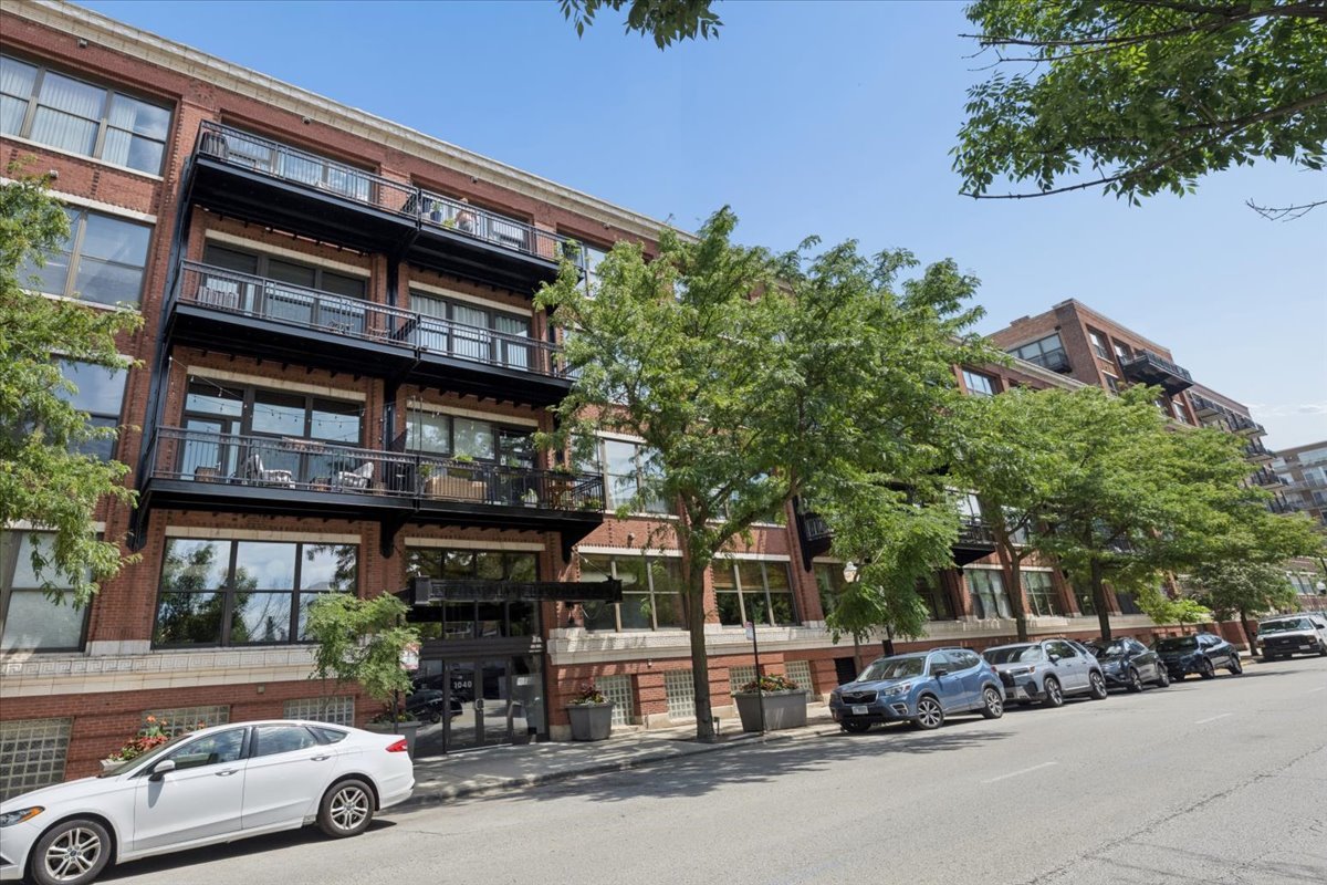 1040 West Adams Street, Unit 402 Chicago, IL 60607 - Photo 1 of 20