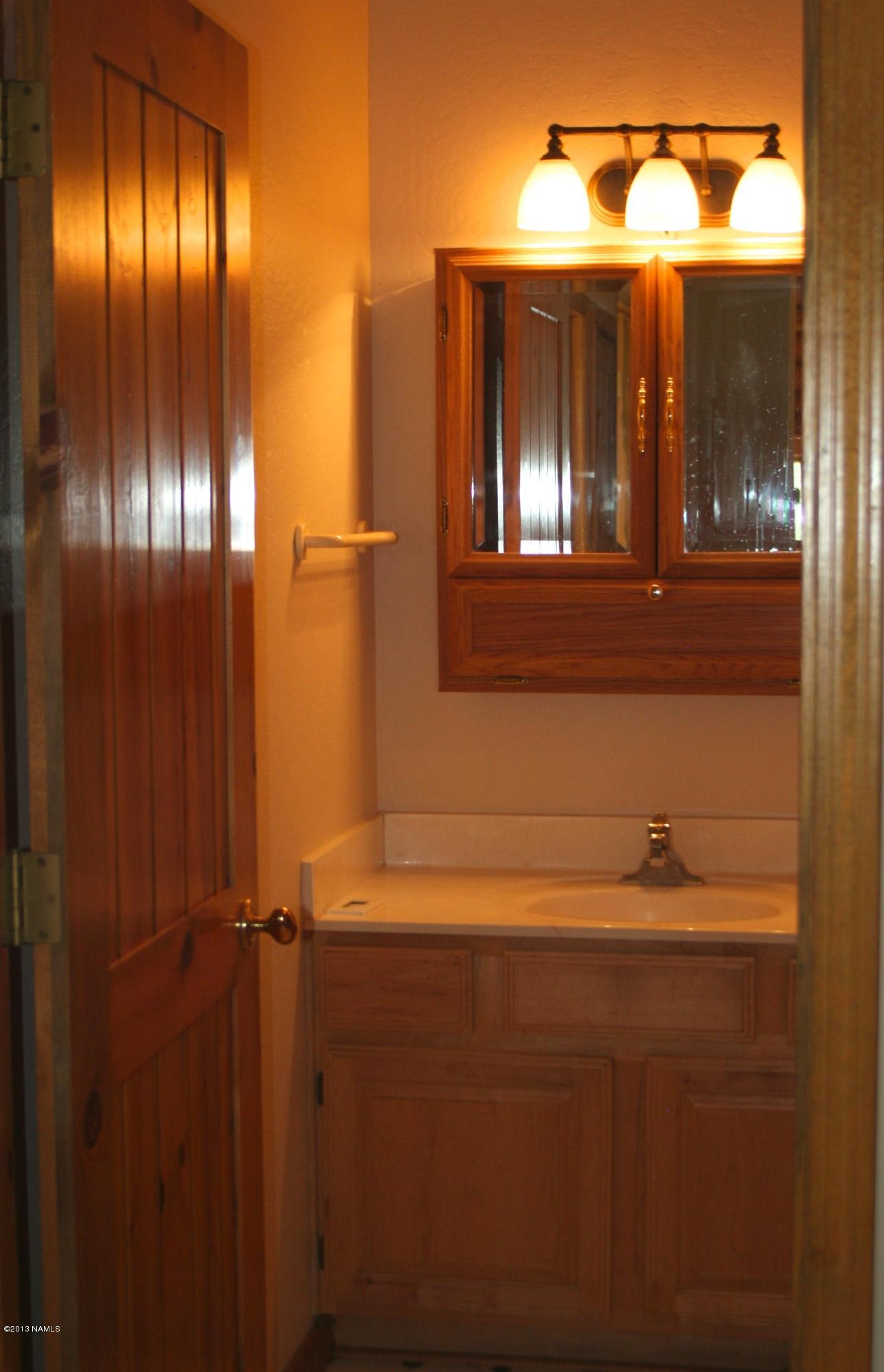 12290 North Eagle Road Flagstaff, AZ 86004 - Photo 47 of 52 Bathroom 2