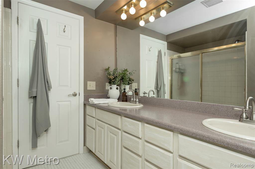 635 Timberline Drive Rochester Hills, MI 48309 - Photo 34 of 48