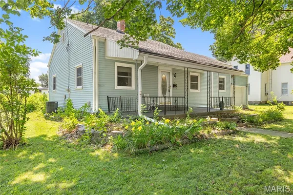 $54,000 | 115 West South Street, Nokomis, IL 62075