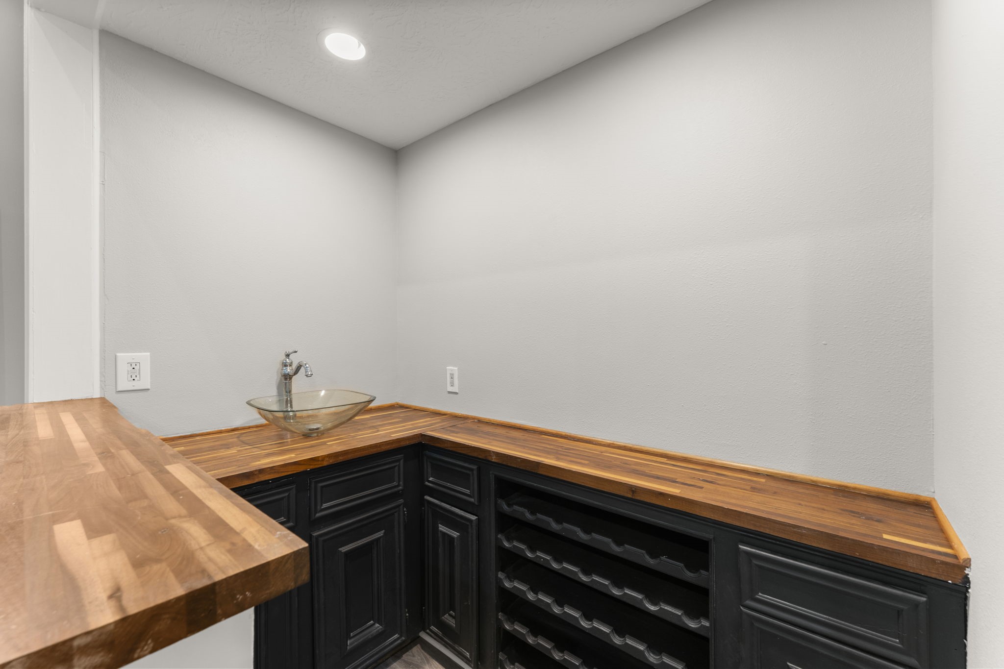 6415 Singing Creek Lane Spring, TX 77379 - Photo 7 of 29 This space is ready for entertaining!!