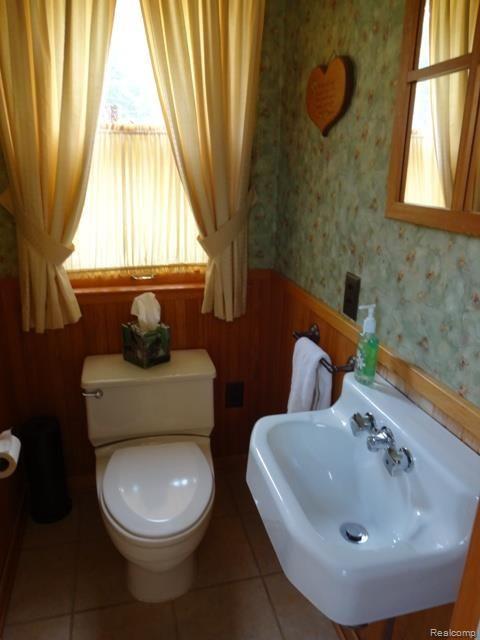 282 Kerby Road Grosse Pointe, MI 48236 - Photo 7 of 17 282 Kerby Lav.jpg
