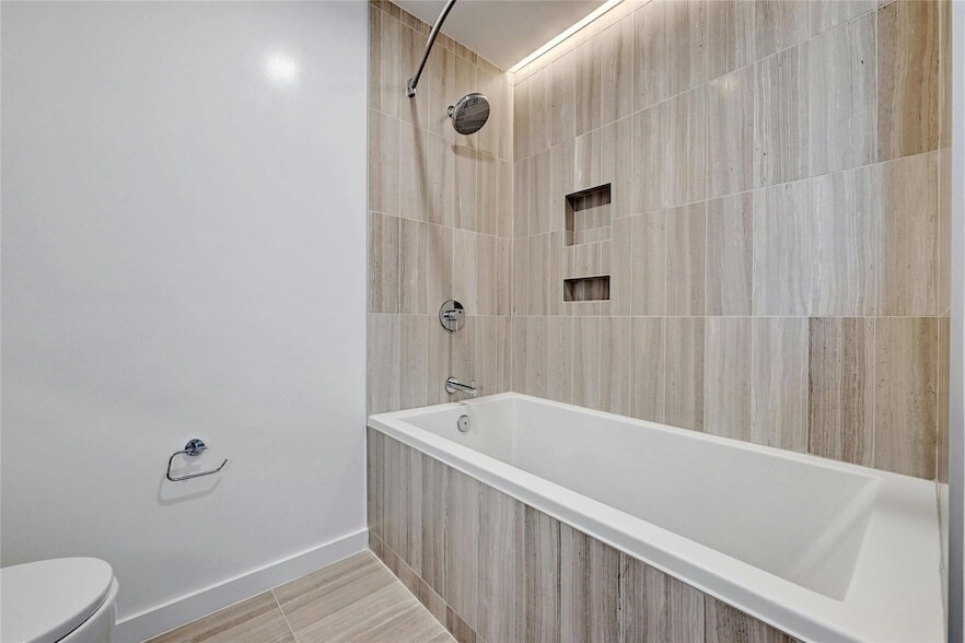 313 West 17th Street, Unit 2003 Austin, TX 78701 - Photo 3 of 25 a bathroom with a bathtub and shower