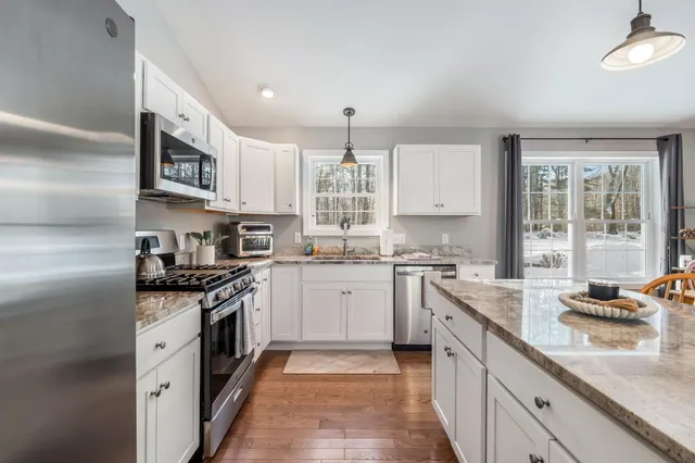 $449,000 | 136 Mountain Road, Raymond, ME 04071