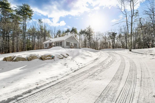 $449,000 | 136 Mountain Road, Raymond, ME 04071