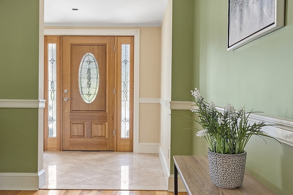 25 Viking Road Saugus, MA 01906 - Photo 4 of 33 a view of a entryway