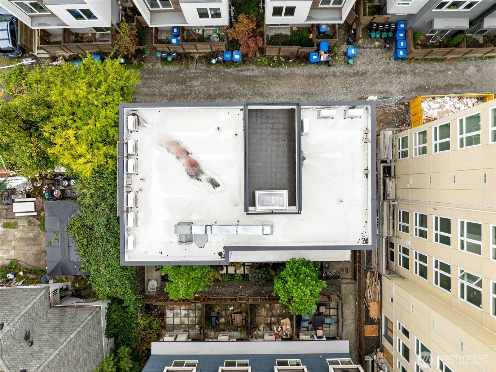 4724 31st Avenue South Seattle, WA 98108 - Photo 20 of 24 a view of building with large windows