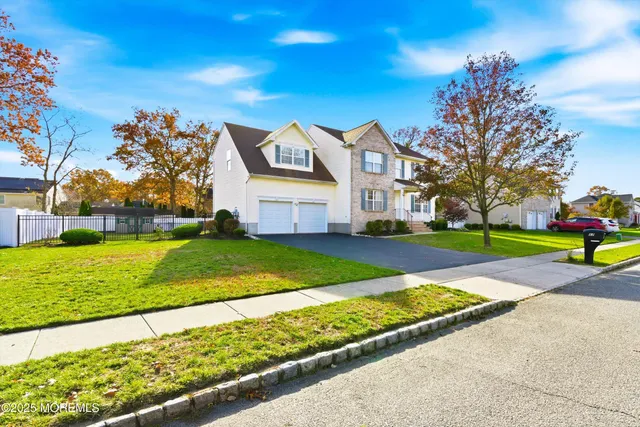 $810,000 | 17 Nate Lane, Howell, NJ 07731