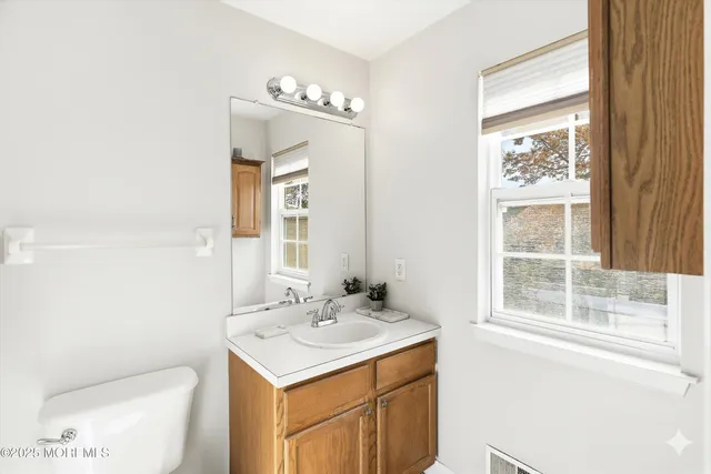 $810,000 | 17 Nate Lane, Howell, NJ 07731