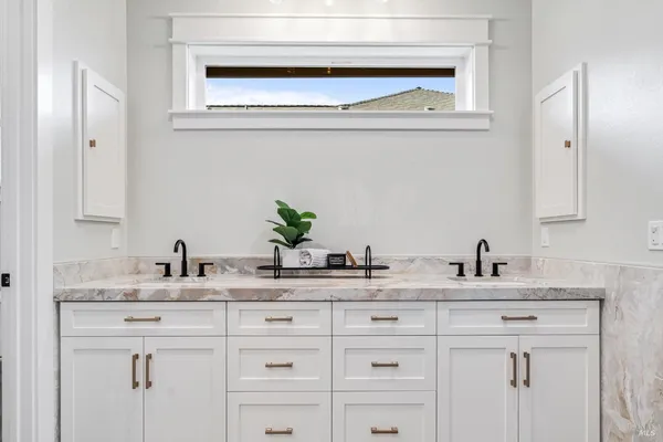 $1,250,000 | 6516 Old Redwood Highway, Windsor, CA 95492