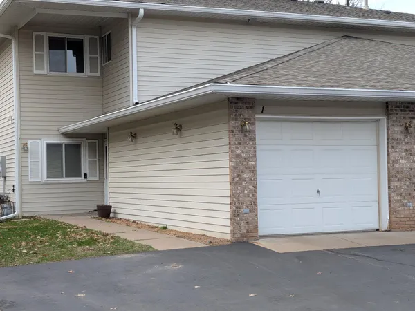 $189,000 | 120 Ruth Street North, Unit 1, St. Paul, MN 55119