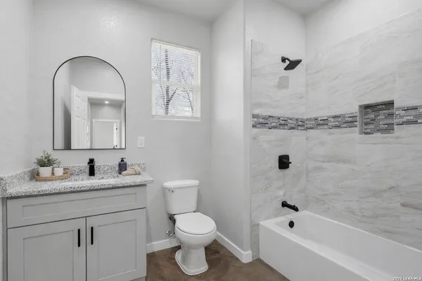 $379,000 | 157 Sylas Hayes Loop, Pleasanton, TX 78064