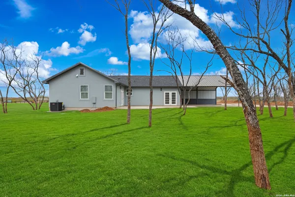 $379,000 | 157 Sylas Hayes Loop, Pleasanton, TX 78064