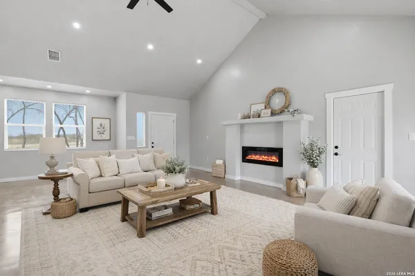 $379,000 | 157 Sylas Hayes Loop, Pleasanton, TX 78064