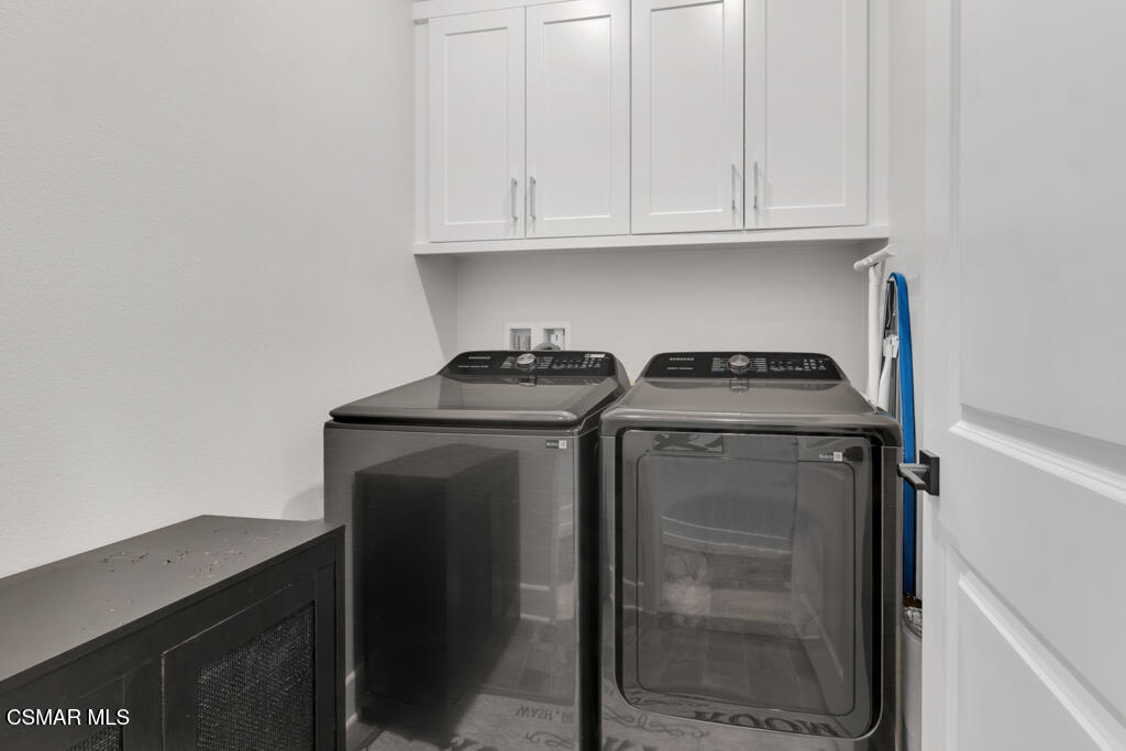 3028 Harrison Lane Simi Valley, CA 93065 - Photo 19 of 47 a utility room with washer and dryer