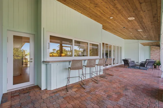 a sign that is on the side of the road