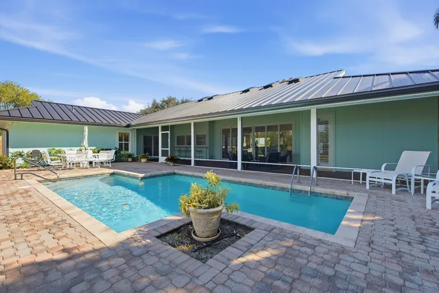a view of a tennis court