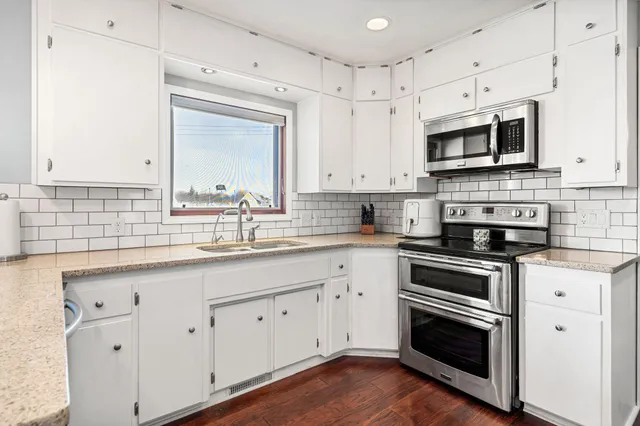 $305,000 | 34421 Old Highway 13, Waseca, MN 56093