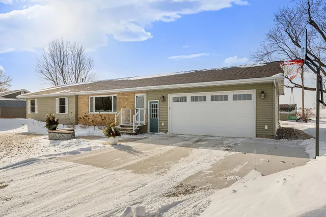 $305,000 | 34421 Old Highway 13, Waseca, MN 56093