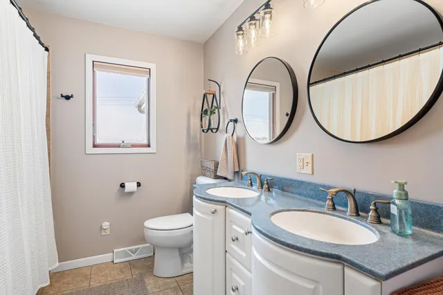 $305,000 | 34421 Old Highway 13, Waseca, MN 56093