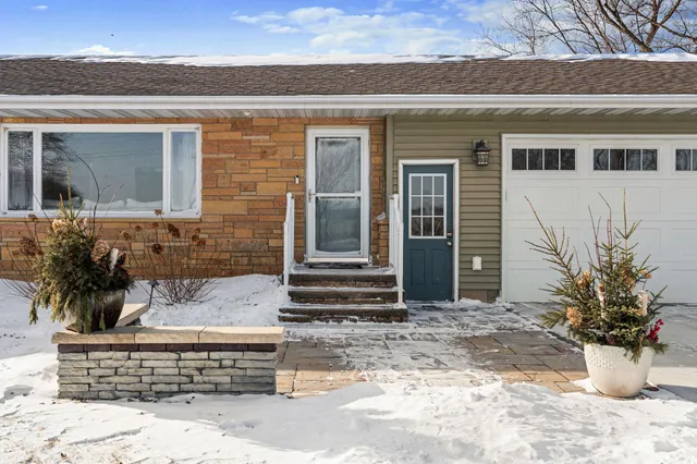 $305,000 | 34421 Old Highway 13, Waseca, MN 56093