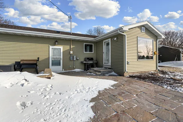 $305,000 | 34421 Old Highway 13, Waseca, MN 56093