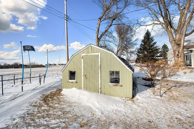 $305,000 | 34421 Old Highway 13, Waseca, MN 56093