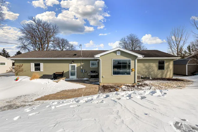 $305,000 | 34421 Old Highway 13, Waseca, MN 56093
