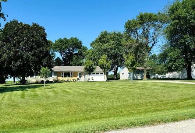 $305,000 | 34421 Old Highway 13, Waseca, MN 56093