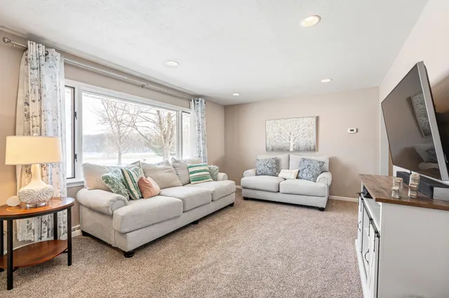 $305,000 | 34421 Old Highway 13, Waseca, MN 56093