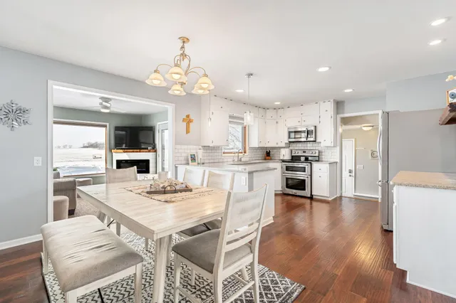 $305,000 | 34421 Old Highway 13, Waseca, MN 56093