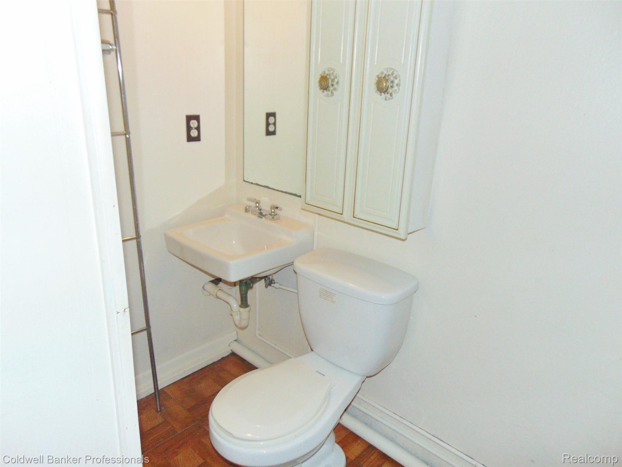 147 West Tienken Road Rochester, MI 48306 - Photo 34 of 49 basement bathroom