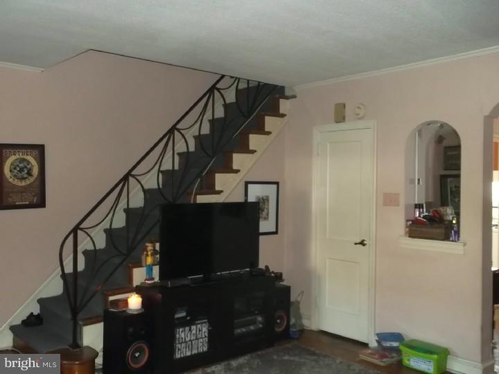 1202 Magee Avenue Philadelphia, PA 19111 - Photo 4 of 23 Living Room