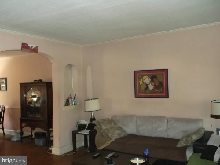 1202 Magee Avenue Philadelphia, PA 19111 - Photo 5 of 23 Living Room