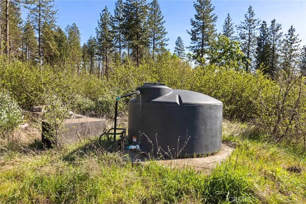 2922 Lost Ridge Oroville, CA 95965 - Photo 11 of 21 a backyard of a house with yard and outdoor seating