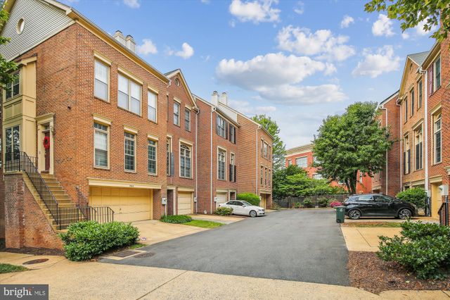 $1,045,000 | 1906 North Daniel Street, Arlington, VA 22201