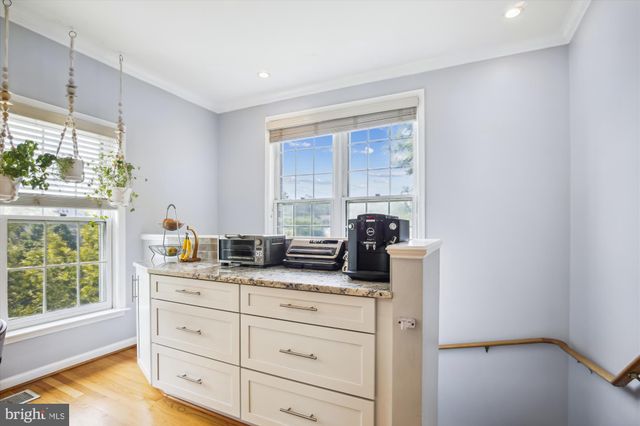 $1,045,000 | 1906 North Daniel Street, Arlington, VA 22201