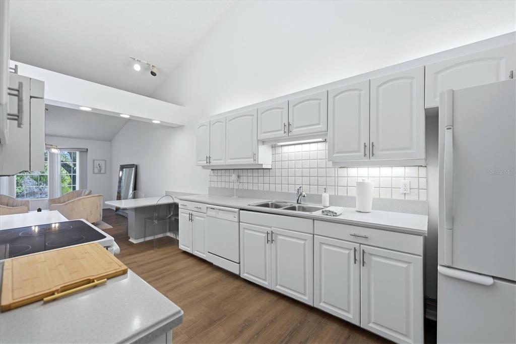 6892 Approach Road, Unit 40 Sarasota, FL 34238 - Photo 12 of 34 Gallery Image 12