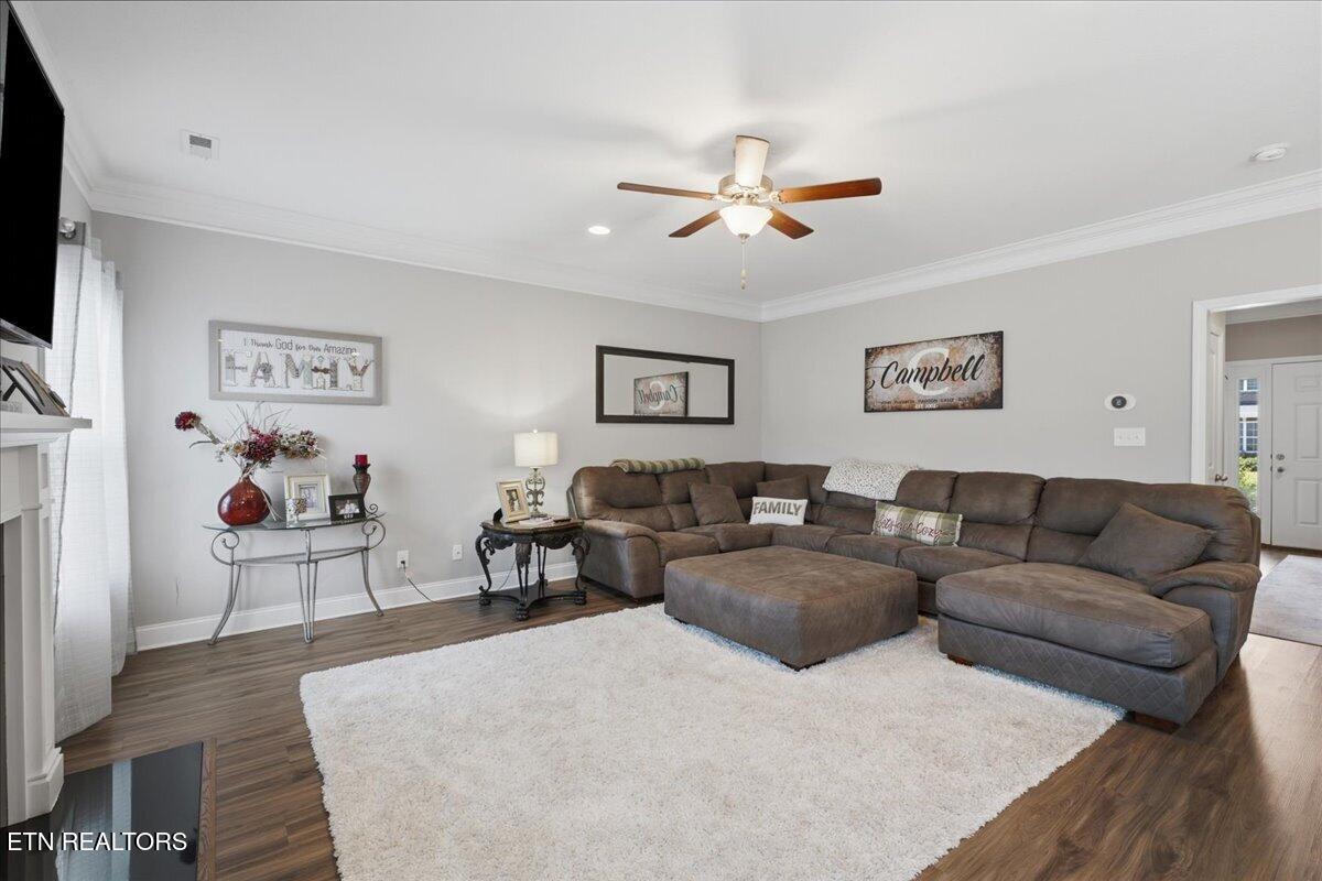 8144 River House Road Knoxville, TN 37931 - Photo 4 of 34 04-Living Room