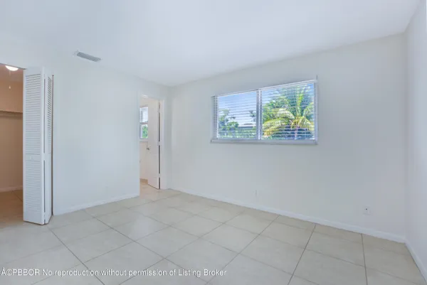 $1,950 | 1000 Northeast 9th Avenue, Unit 4, Delray Beach, FL 33483