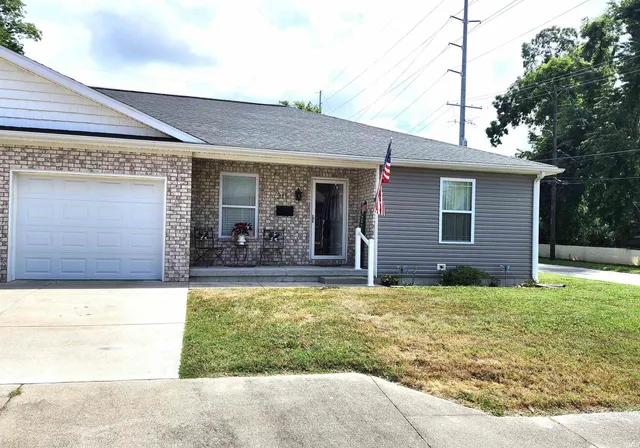 $158,800 | 211 West Locust Street, Unit 2, Fort Branch, IN 47648