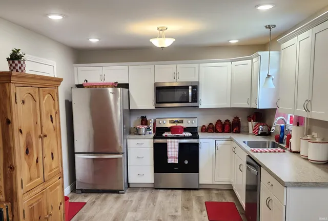 $158,800 | 211 West Locust Street, Unit 2, Fort Branch, IN 47648