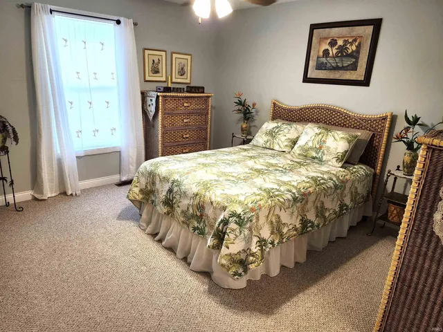 $158,800 | 211 West Locust Street, Unit 2, Fort Branch, IN 47648