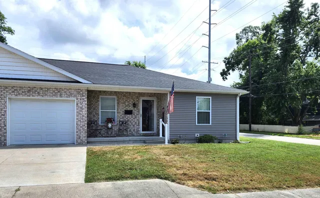 $158,800 | 211 West Locust Street, Unit 2, Fort Branch, IN 47648