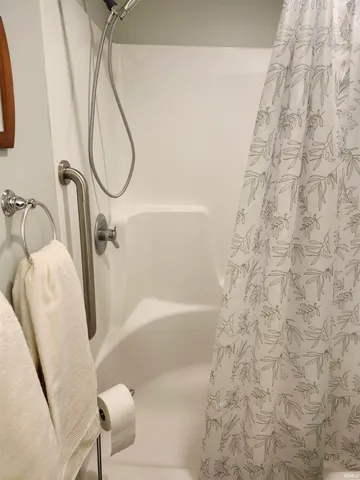 $158,800 | 211 West Locust Street, Unit 2, Fort Branch, IN 47648